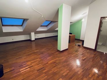Bureau avec ascenseur à louer à Avenida Fisterra 121