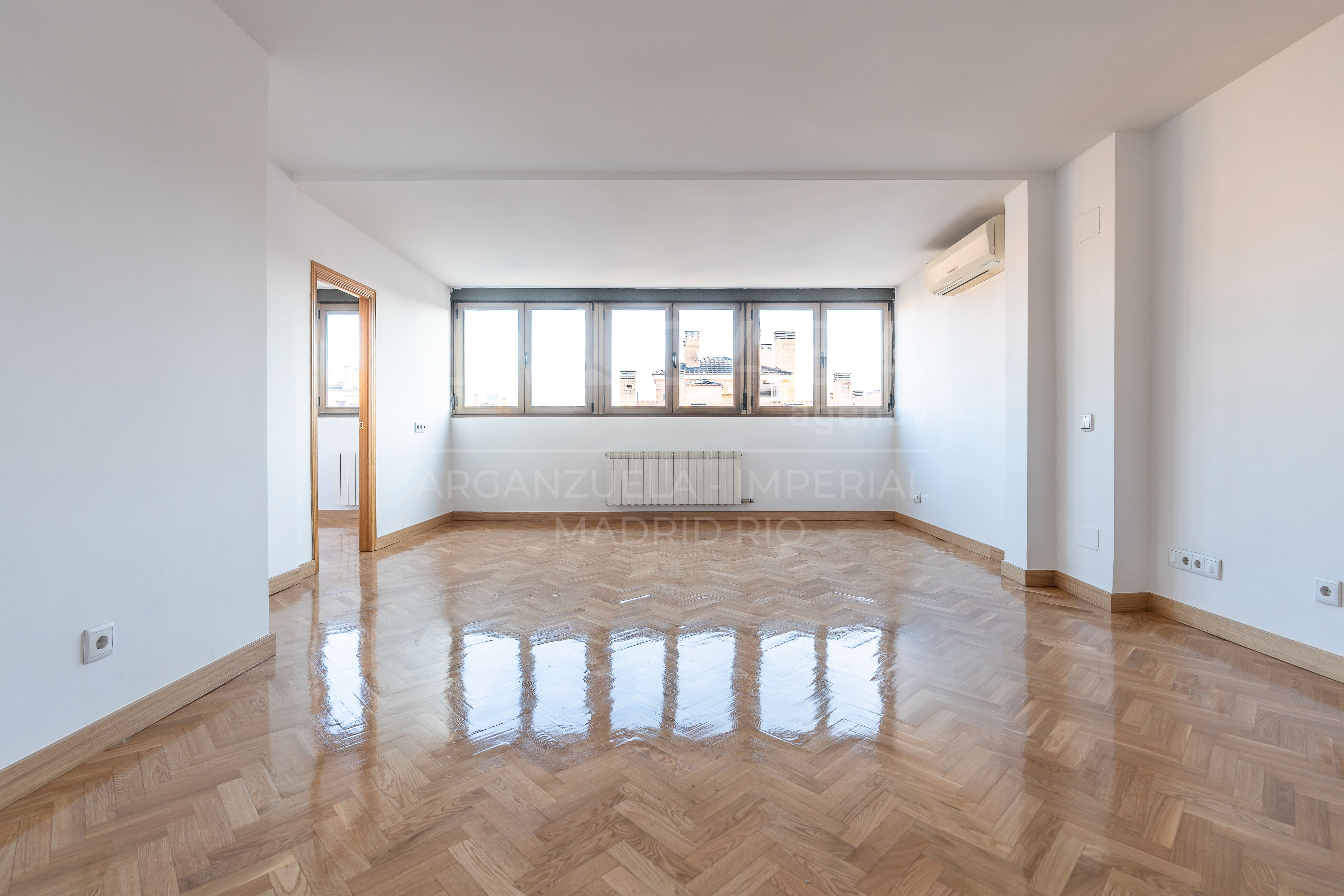 Living room of Flat for sale in  Madrid Capital  with Air Conditioner, Heating and Terrace
