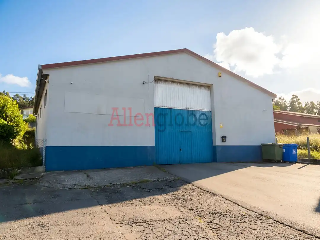 Vista exterior de Nave industrial en venta en Illas