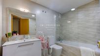 Bathroom of Flat for sale in  Valencia Capital  with Air Conditioner, Heating and Parquet flooring