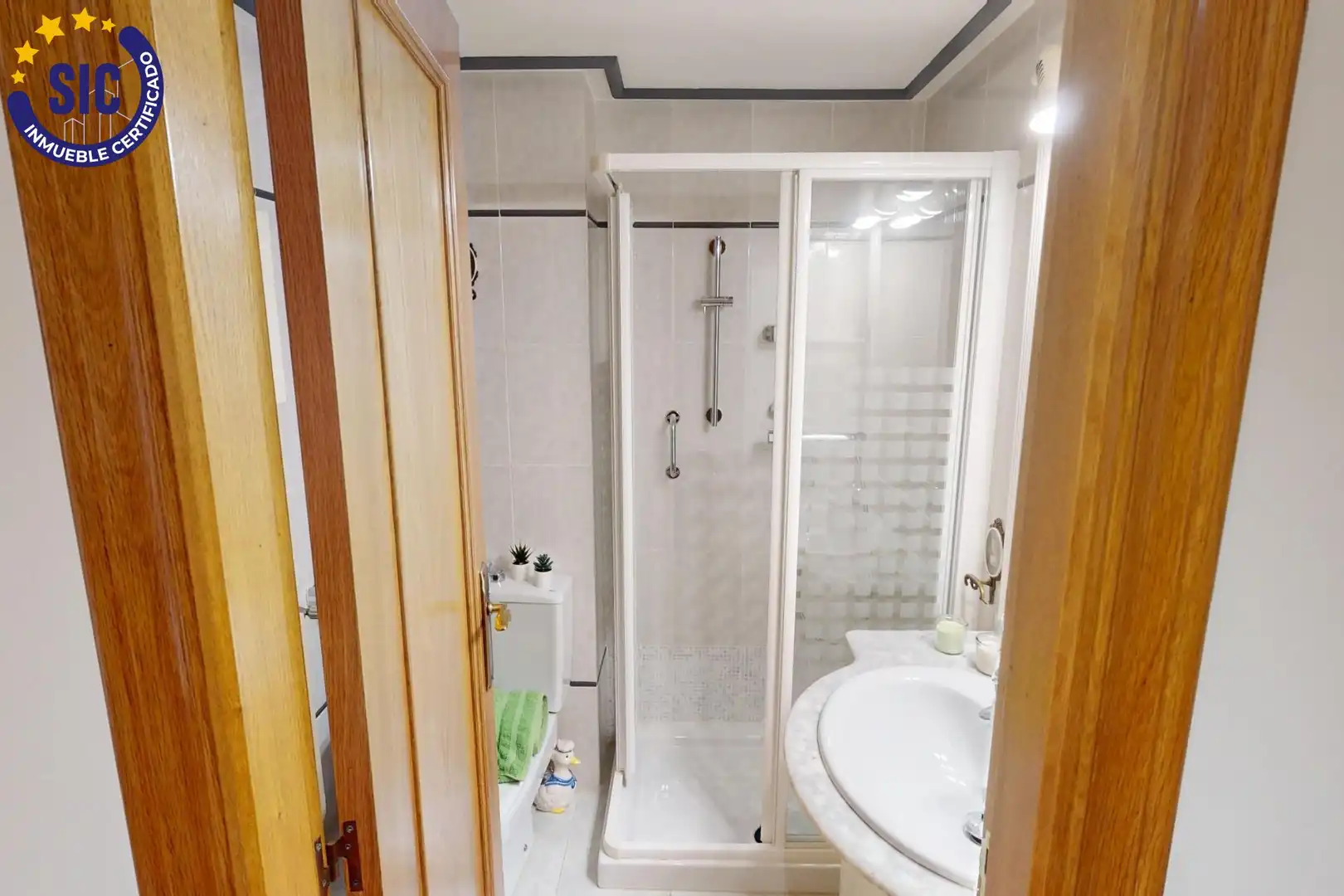 Baño de Piso en venta en Castellón de la Plana / Castelló de la Plana con Calefacción, Trastero y Amueblado