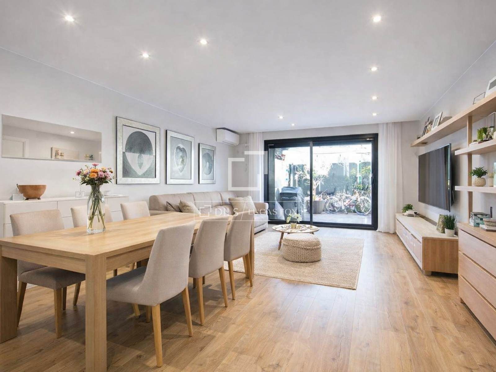 Living room of Flat for sale in Sant Cugat del Vallès  with Air Conditioner, Heating and Terrace