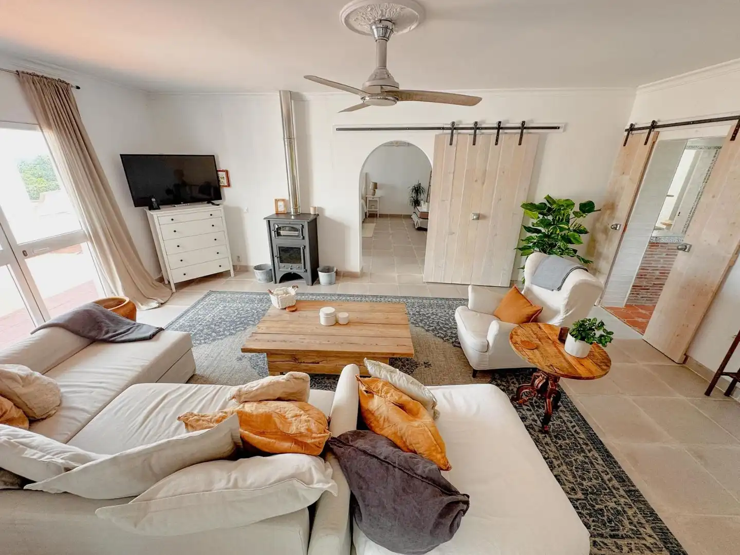 Sala de estar de Casa o chalet en venta en Nerja con Aire acondicionado, Jardín privado y Terraza