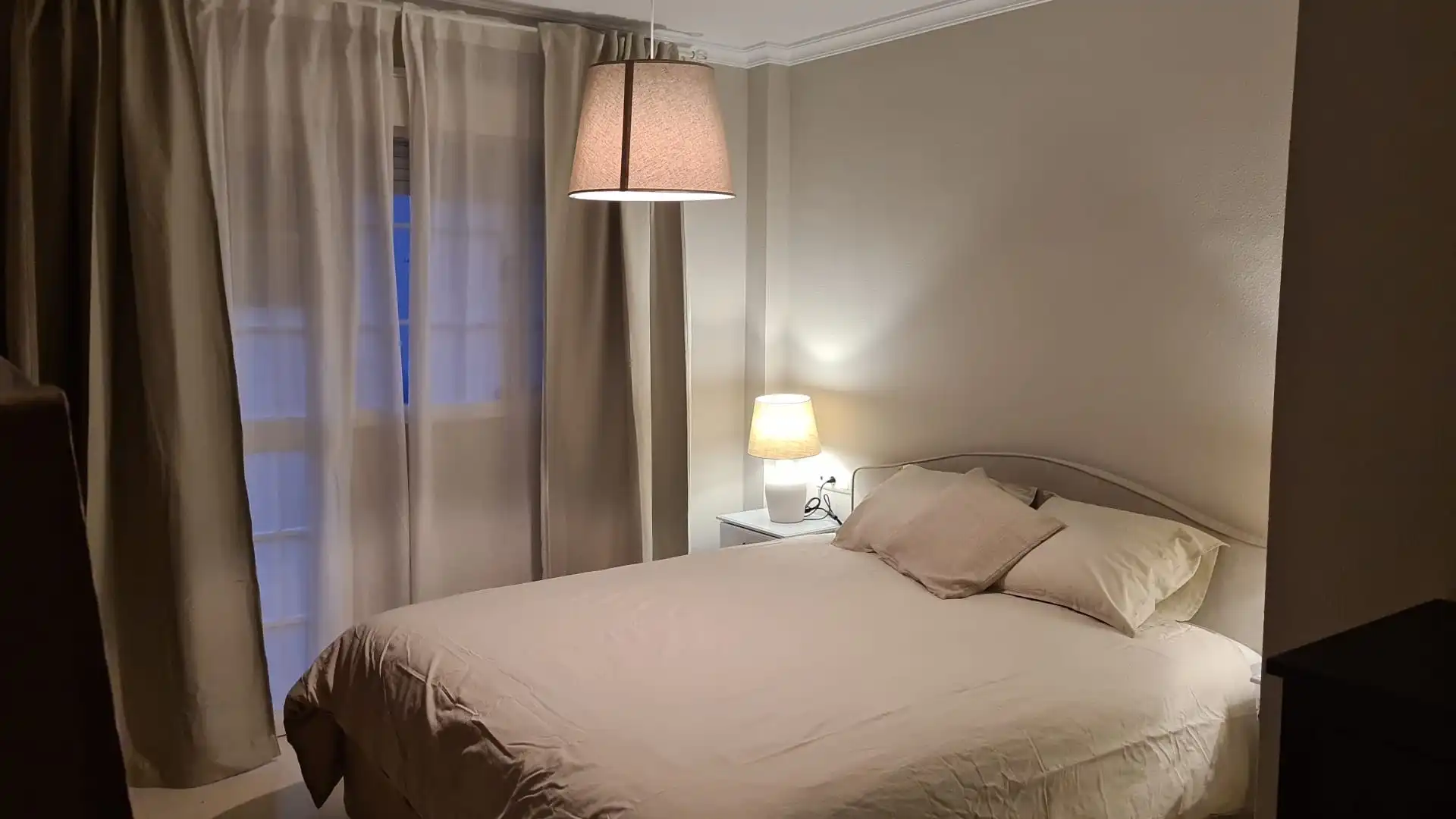 Dormitori de Àtic de lloguer en Málaga amb Aire condicionat, Terrassa i Moblat