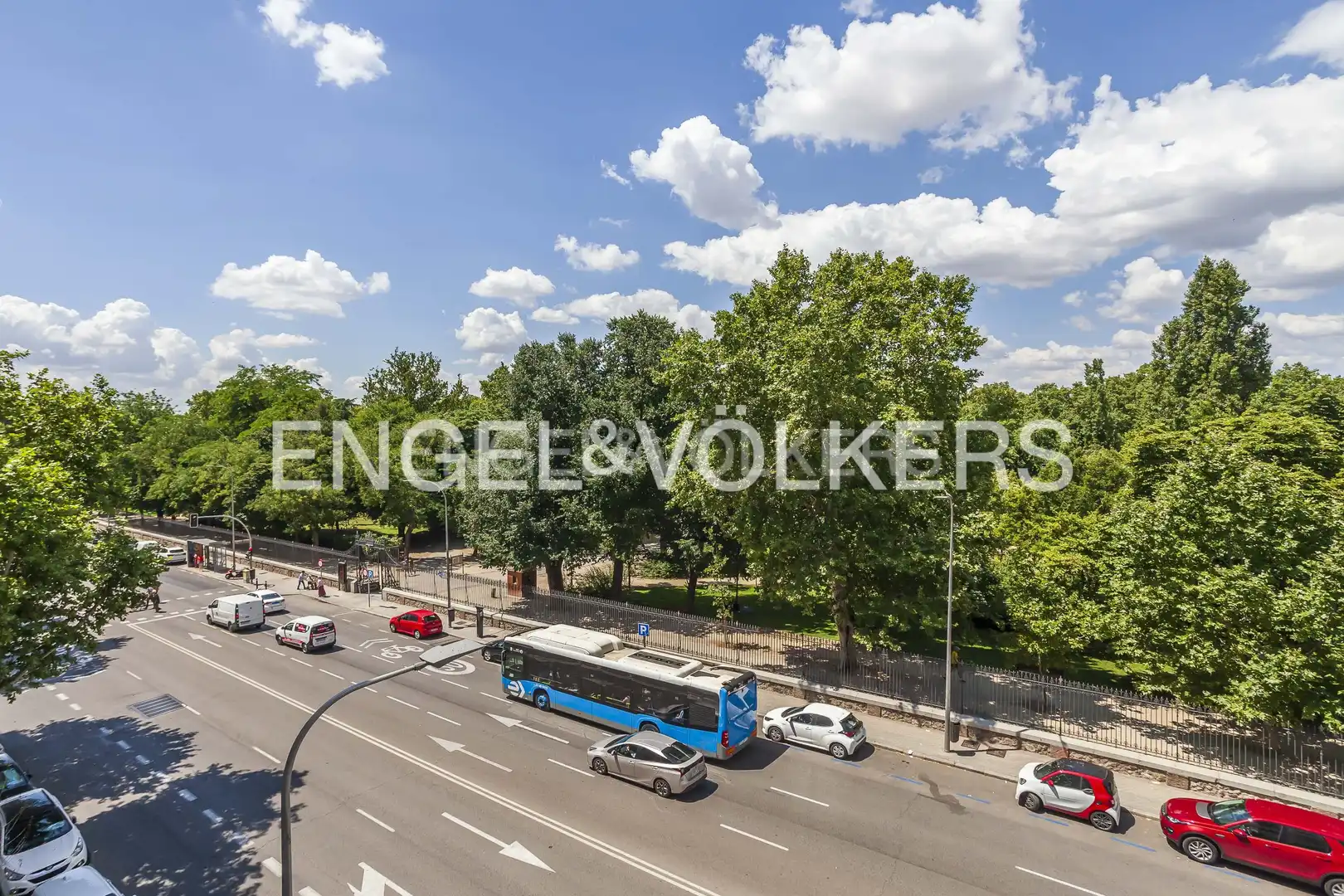 Vista exterior de Piso de alquiler en Madrid con Aire acondicionado, Calefacción y Amueblado