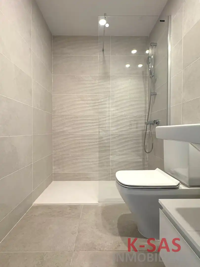 Bathroom of Flat for rent in Montesa