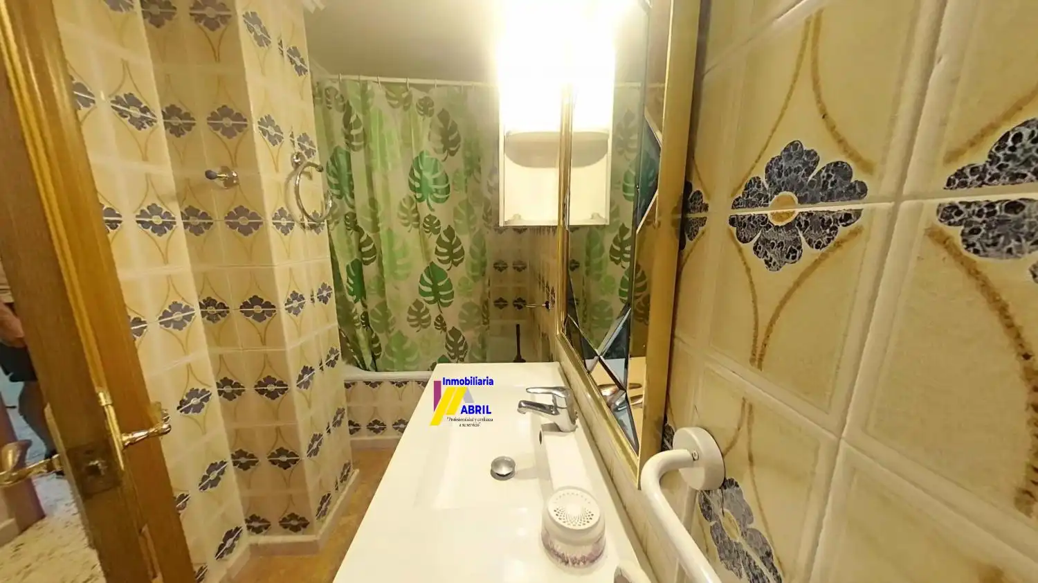 Bathroom of Flat for sale in Alfafar  with Air Conditioner, Terrace and Balcony