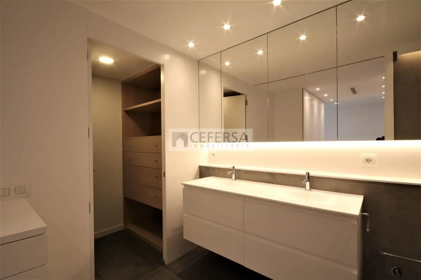 Badezimmer von Dachboden zur Miete in Barcelona mit Klimaanlage, Heizung und Parkett