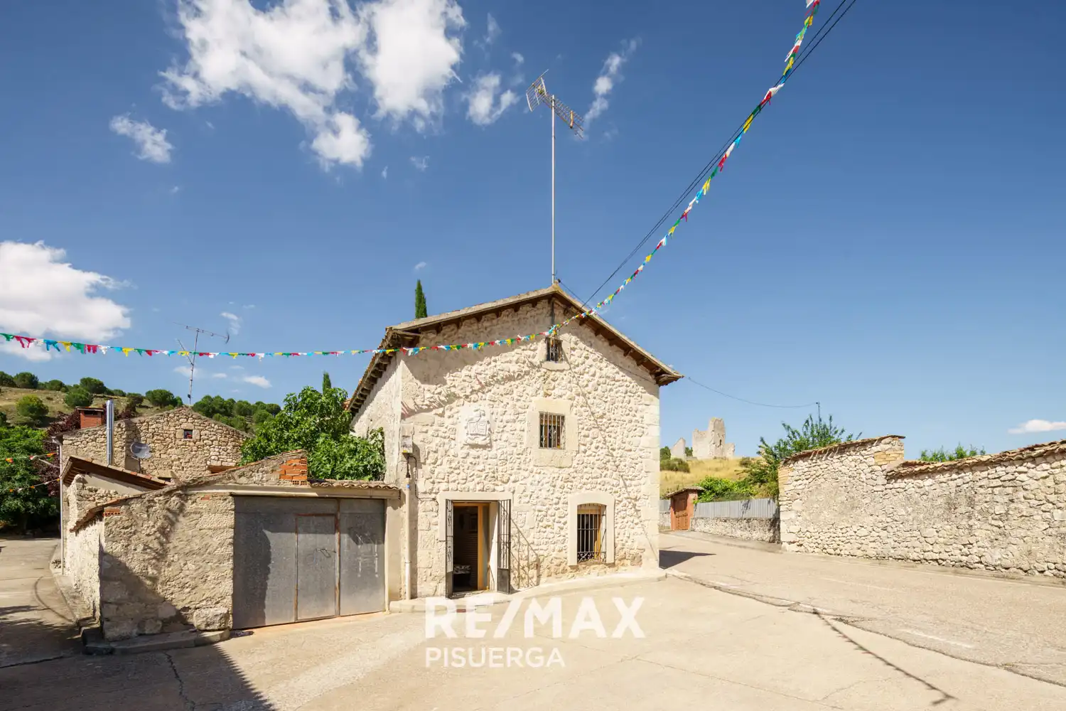 Vista exterior de Finca rústica en venda en Torrescárcela amb Terrassa, Traster i Moblat