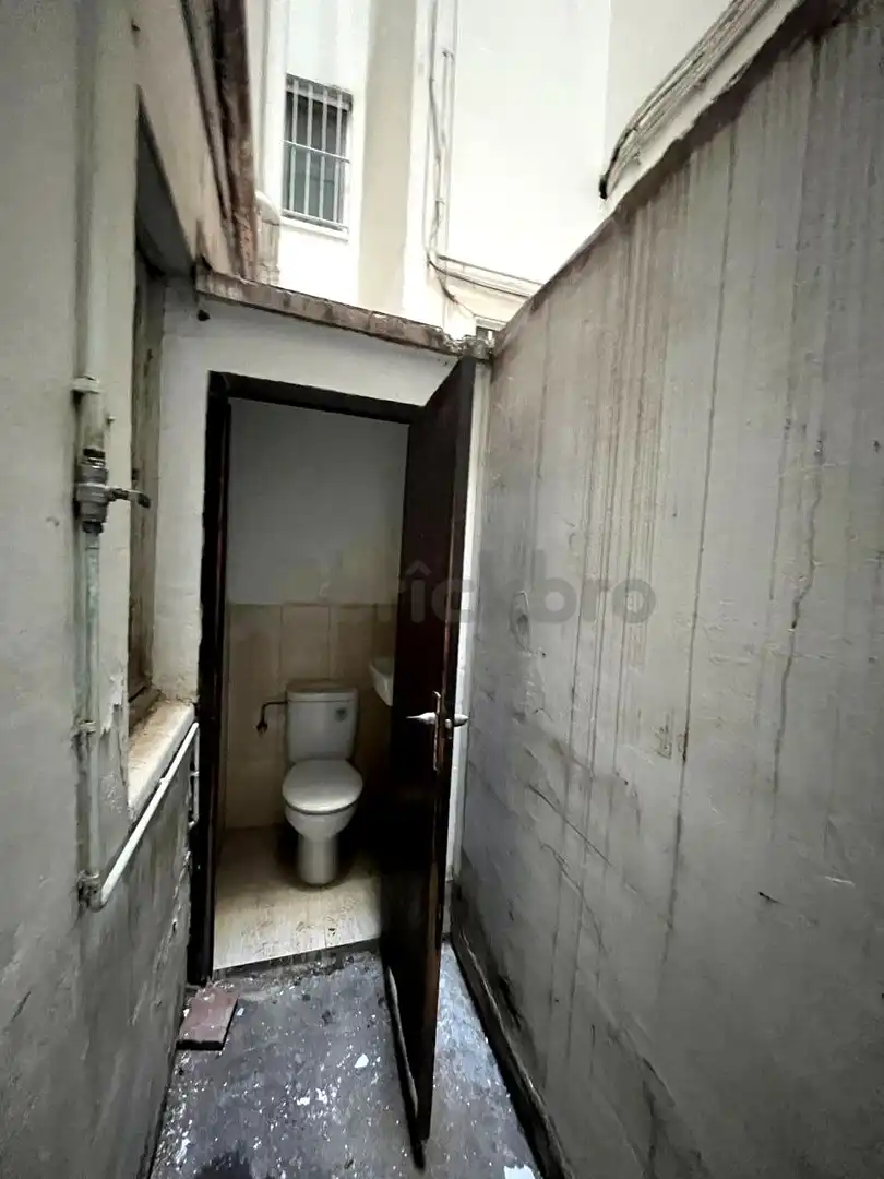 Bany de Local en venda en Barcelona