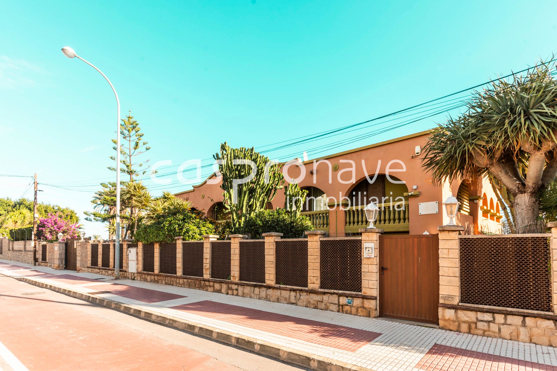 Vista exterior de Casa o chalet en venta en Benicasim / Benicàssim con Calefacción, Jardín privado y Terraza