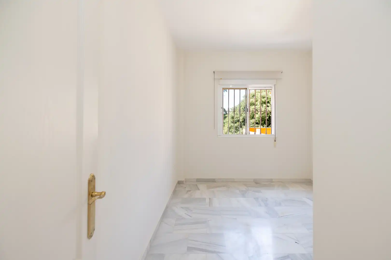 Wohnung zum Verkauf in Marbella mit Klimaanlage, Heizung und Terrasse