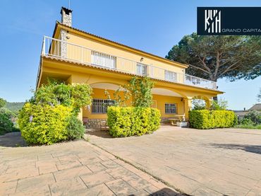 Casa con balcone in vendita a Carrer Carrer Lluna