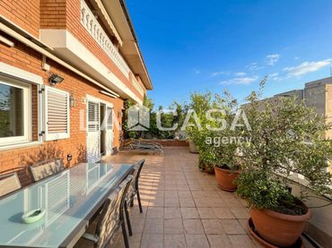 Duplex with balcony for sale in El Raval