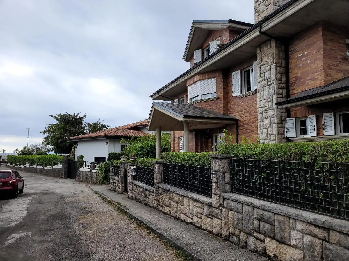 Außenansicht von Haus oder Chalet zur Miete in Castro-Urdiales mit Heizung, Privatgarten und Terrasse