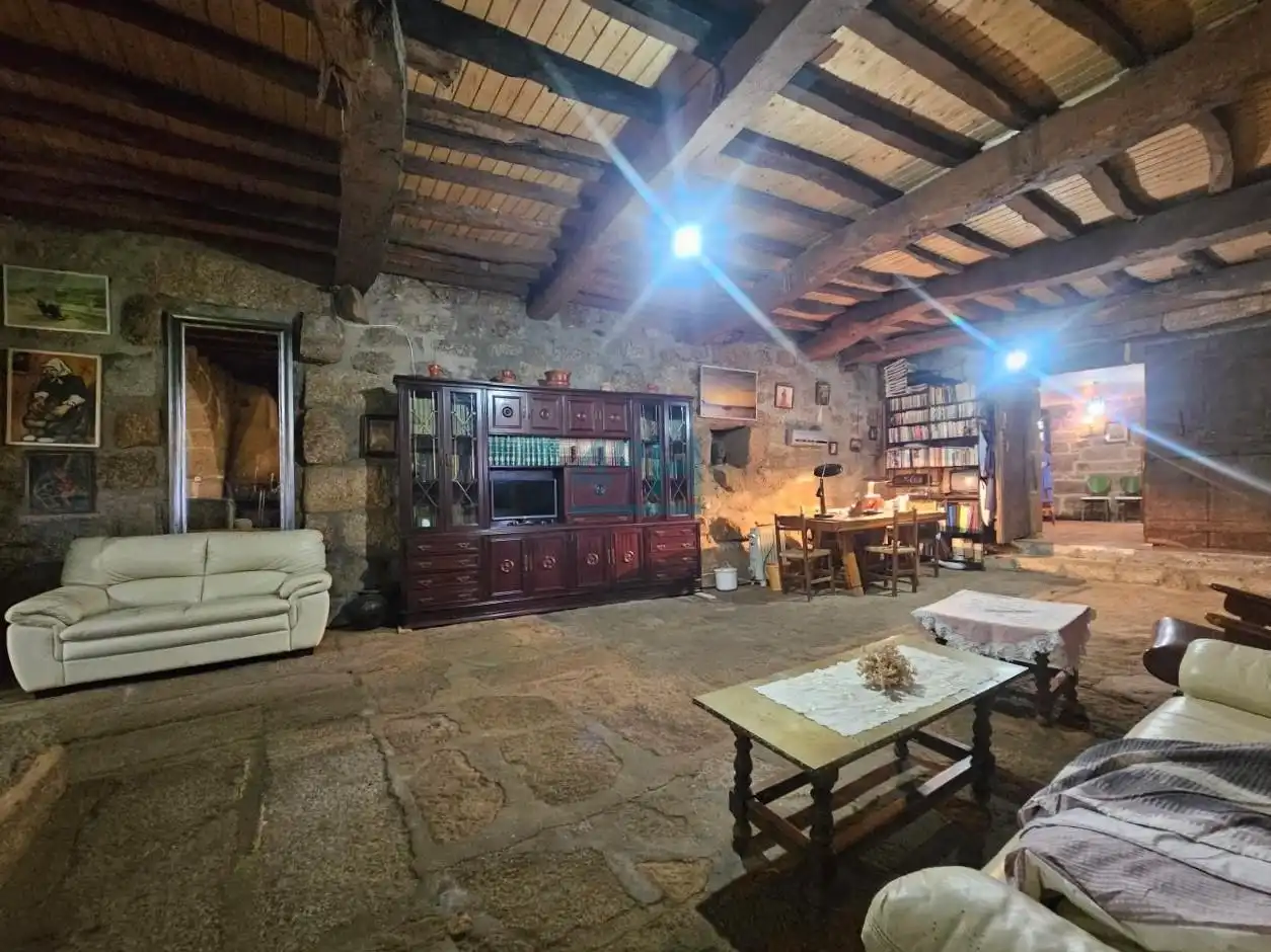 Finca rústica en venta en Beade  con Jardín privado y Amueblado