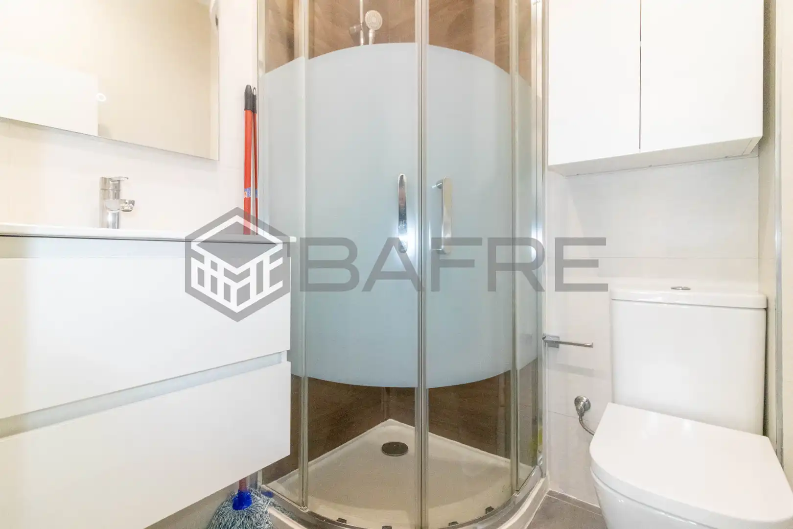 Badezimmer von Wohnung zum Verkauf in Madrid mit Klimaanlage und Heizung