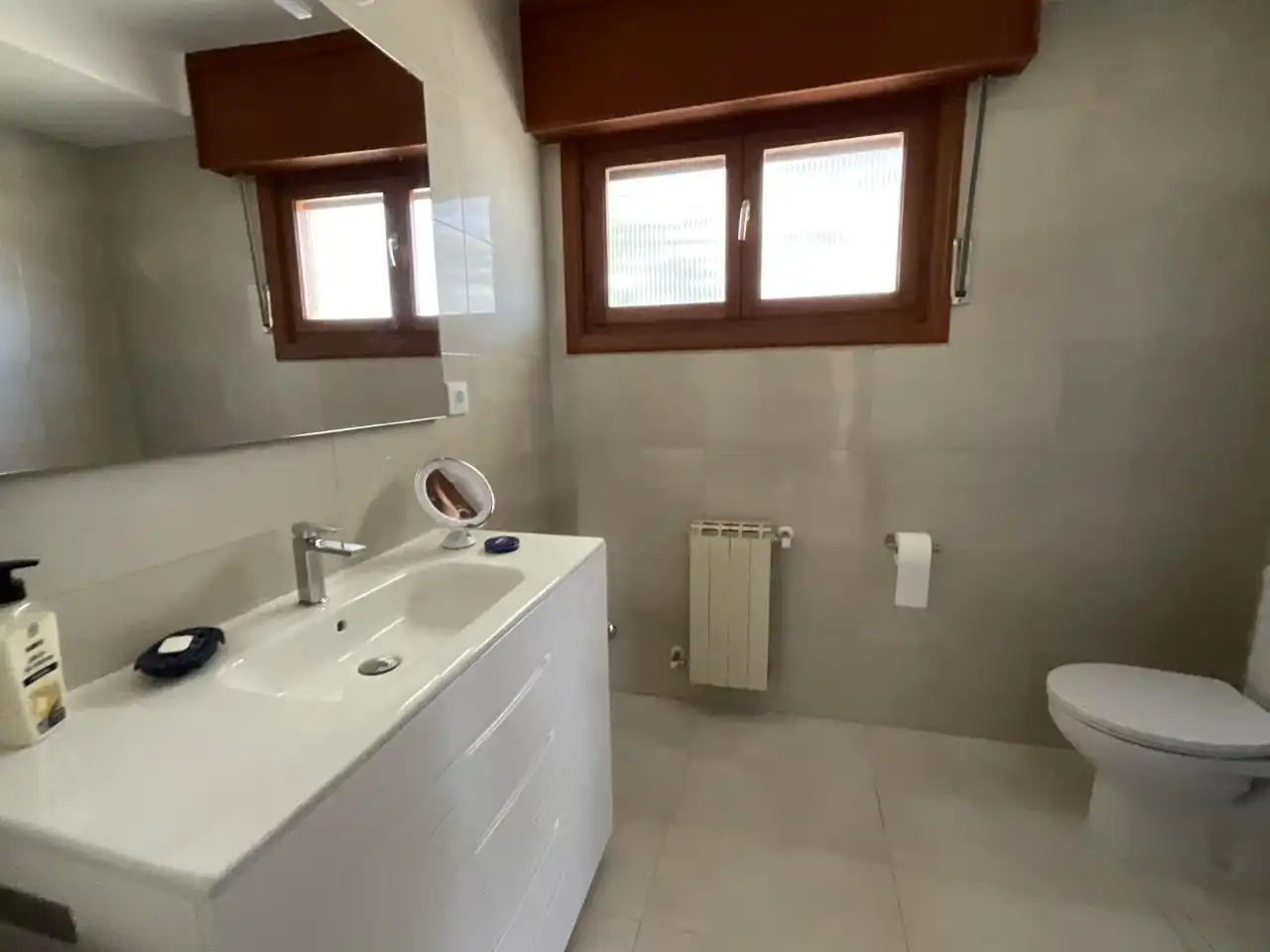 Bany de Casa o xalet en venda en Castañares de Rioja amb Calefacció, Jardí privat i Parquet