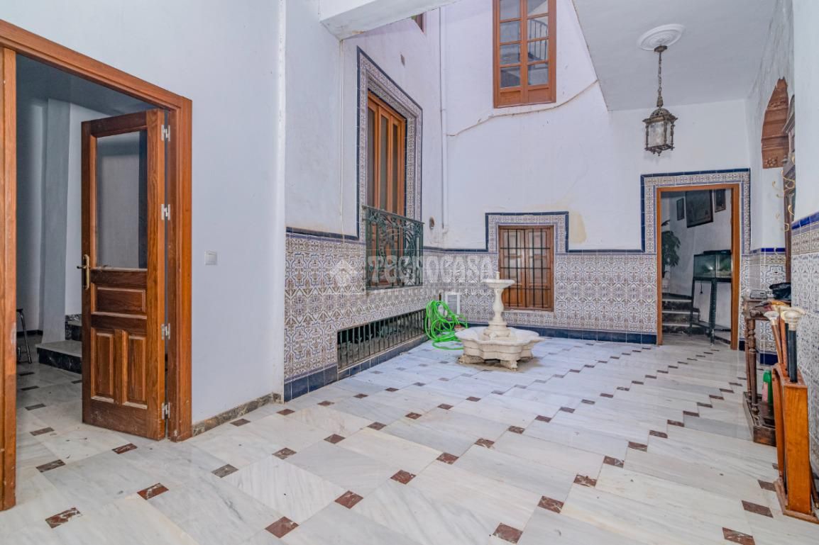 Maisonette zum Verkauf in Loja mit Terrasse und Balkon