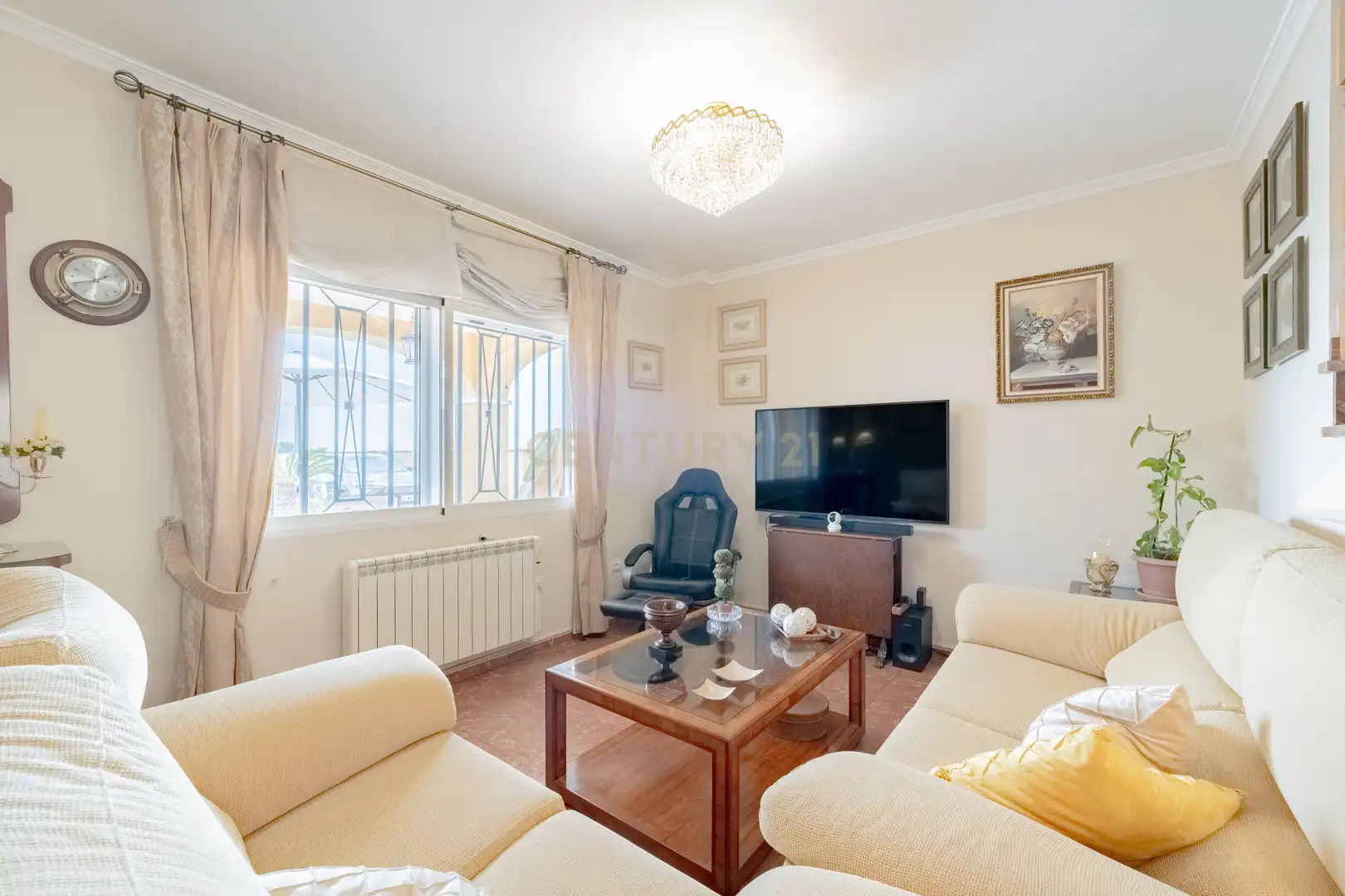 Sala de estar de Casa adosada en venta en Náquera con Trastero, Piscina y Horno