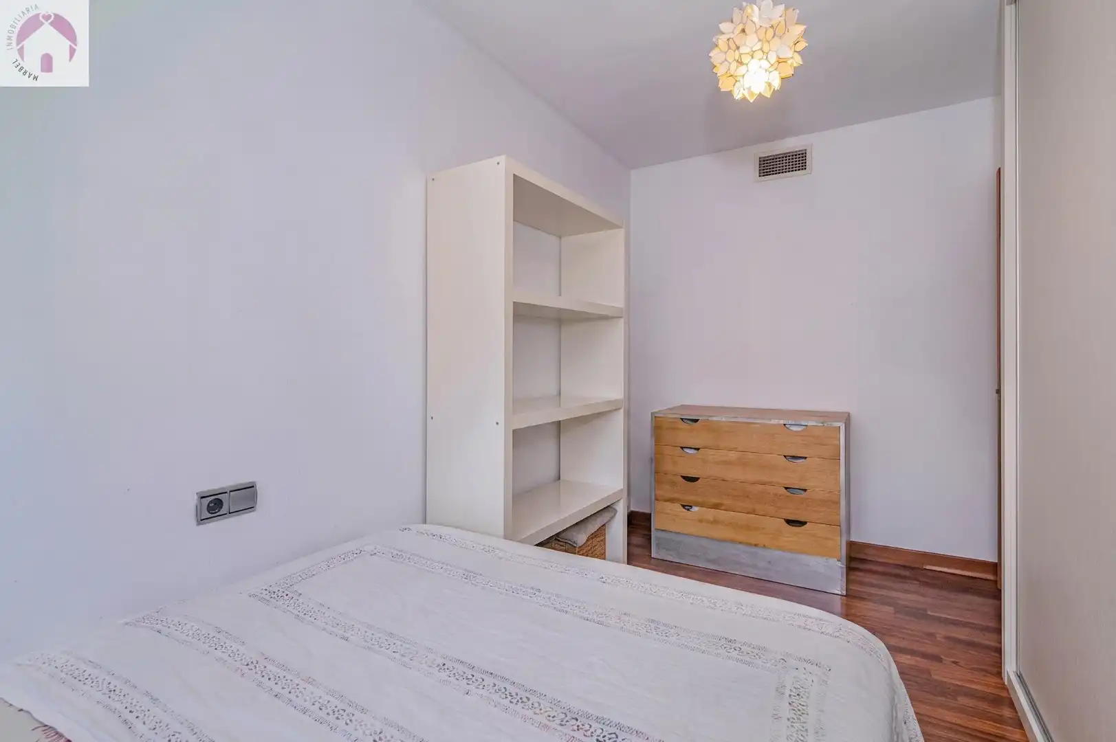 Bedroom of Flat for sale in Granada  with Air Conditioner, Heating and Terrace