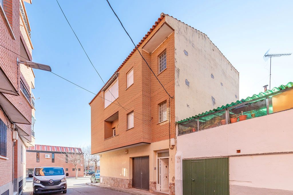 Exterior view of Single-family semi-detached for sale in Mocejón