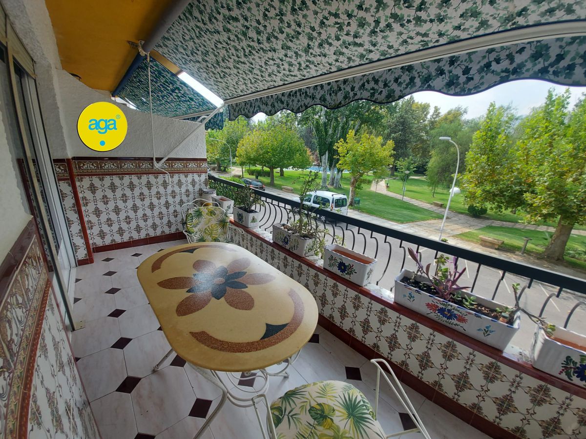 Jardí de Pis de lloguer en  Jaén Capital amb Aire condicionat, Terrassa i Piscina comunitària