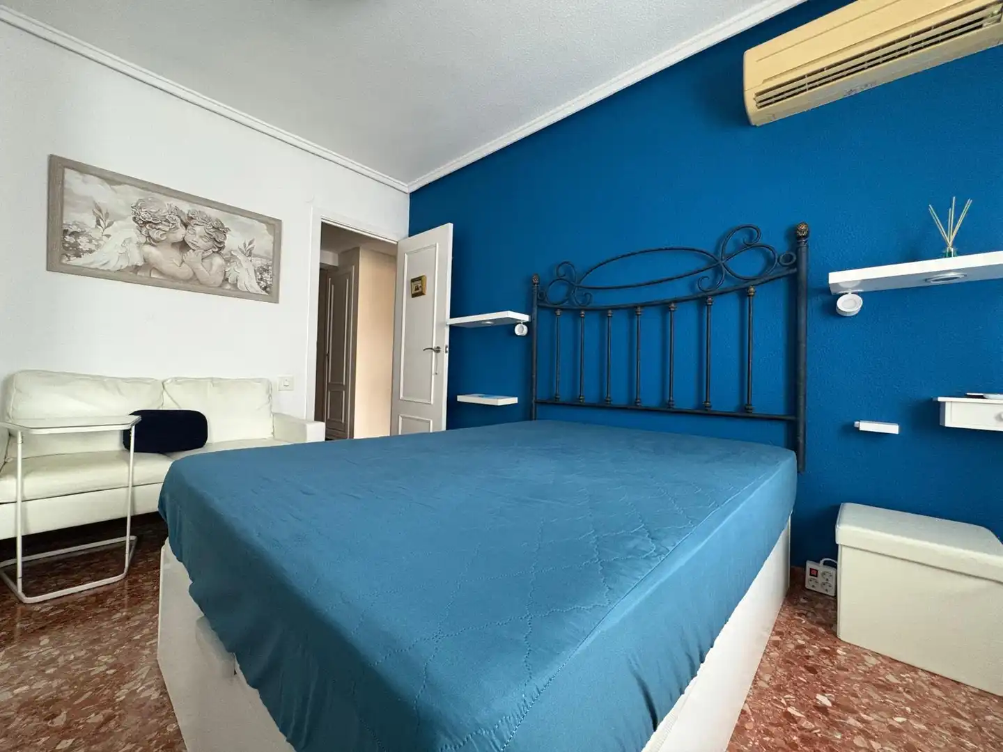 Bedroom of Flat for share in Valencia  with Air Conditioner and Furnished