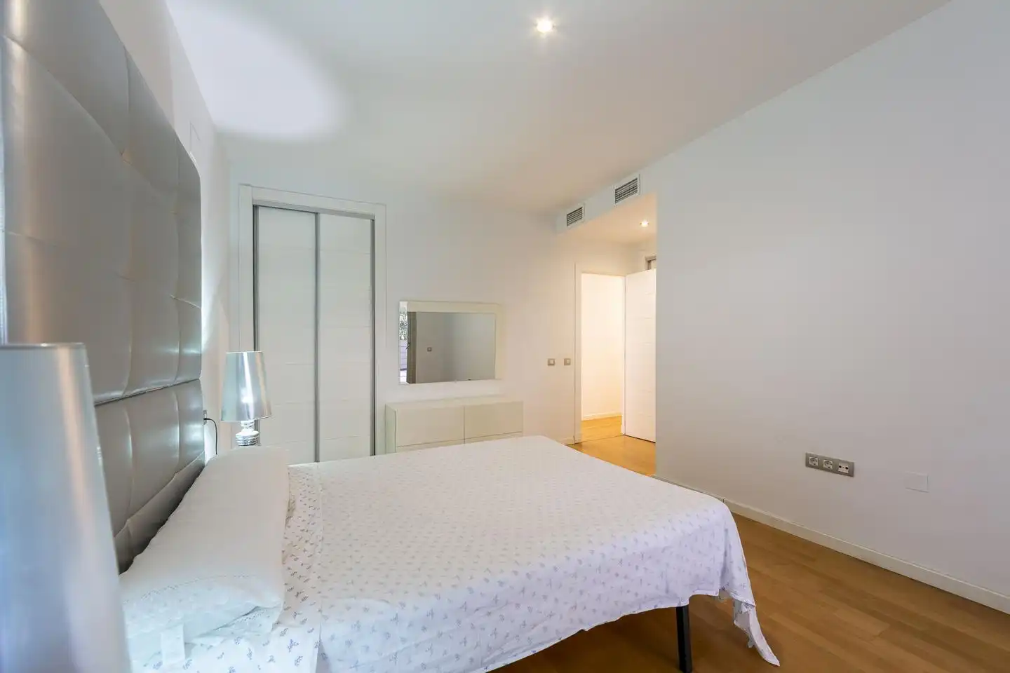 Habitación de Planta baja en venta en Almería con Aire acondicionado, Terraza y Trastero