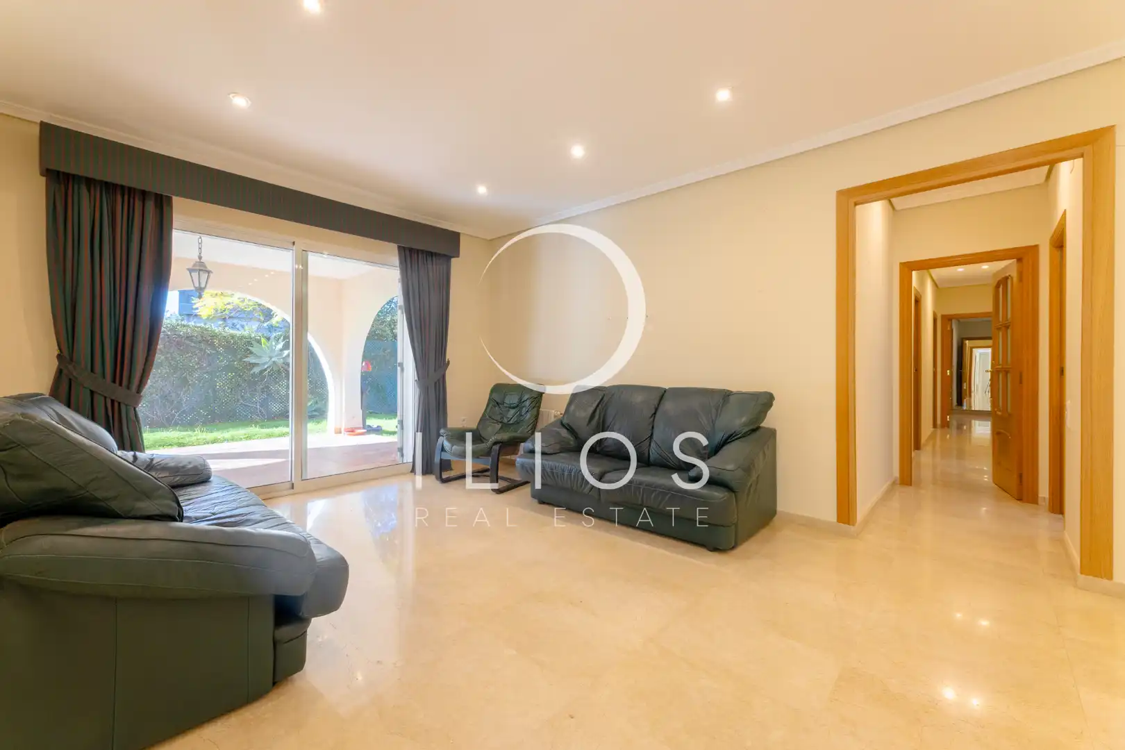 Sala d'estar de Casa o xalet de lloguer en Sagunto / Sagunt amb Aire condicionat, Calefacció i Jardí privat