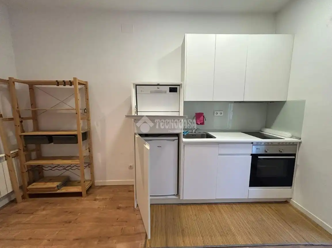 Kitchen of Flat for rent in Madrid  with Air Conditioner, Heating and Parquet flooring