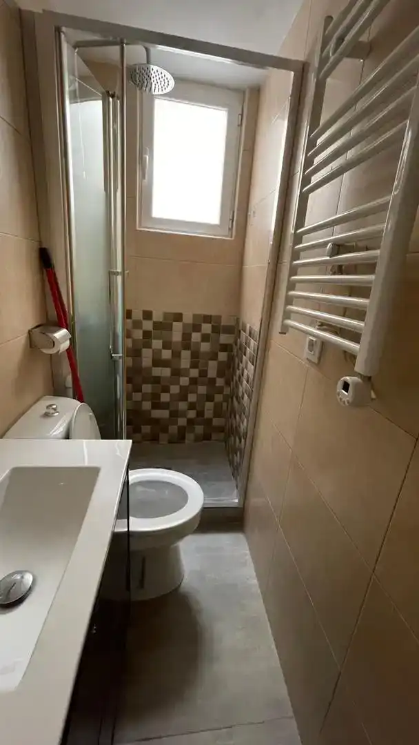 Bathroom of Flat for rent in  Madrid Capital  with Balcony