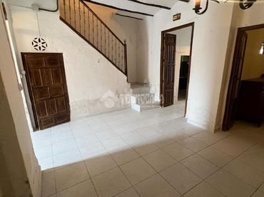Semi-detached house for sale in Lupión