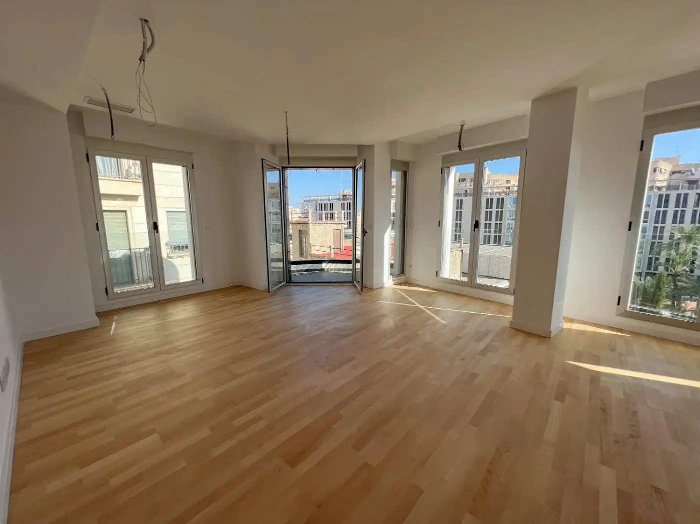 Sala d'estar de Àtic de lloguer en Elche / Elx amb Aire condicionat, Parquet i Terrassa
