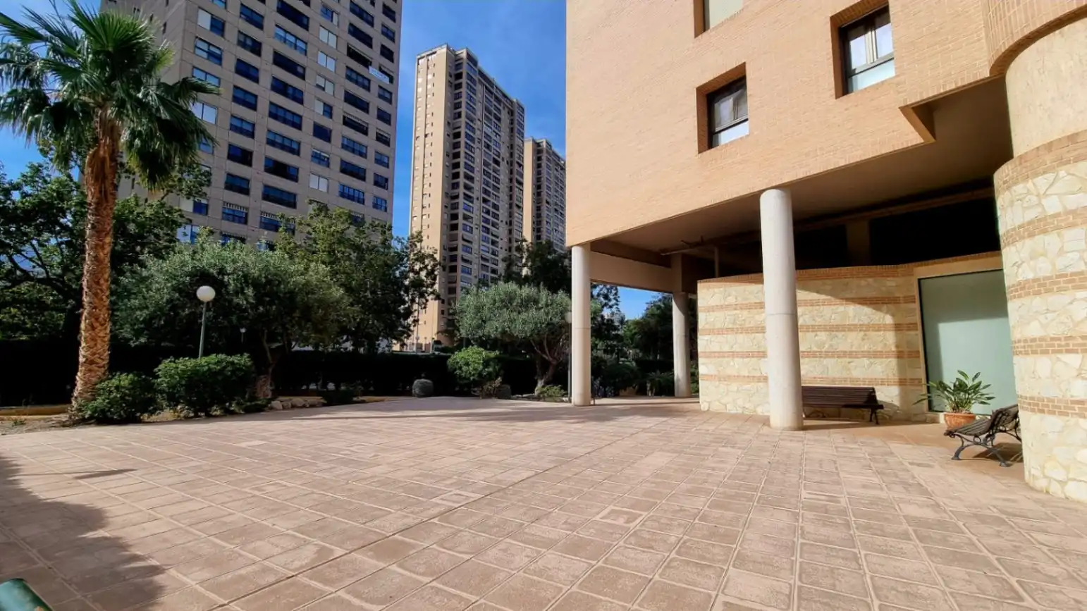 Vista exterior de Ático en venta en Benidorm con Aire acondicionado, Jardín privado y Terraza