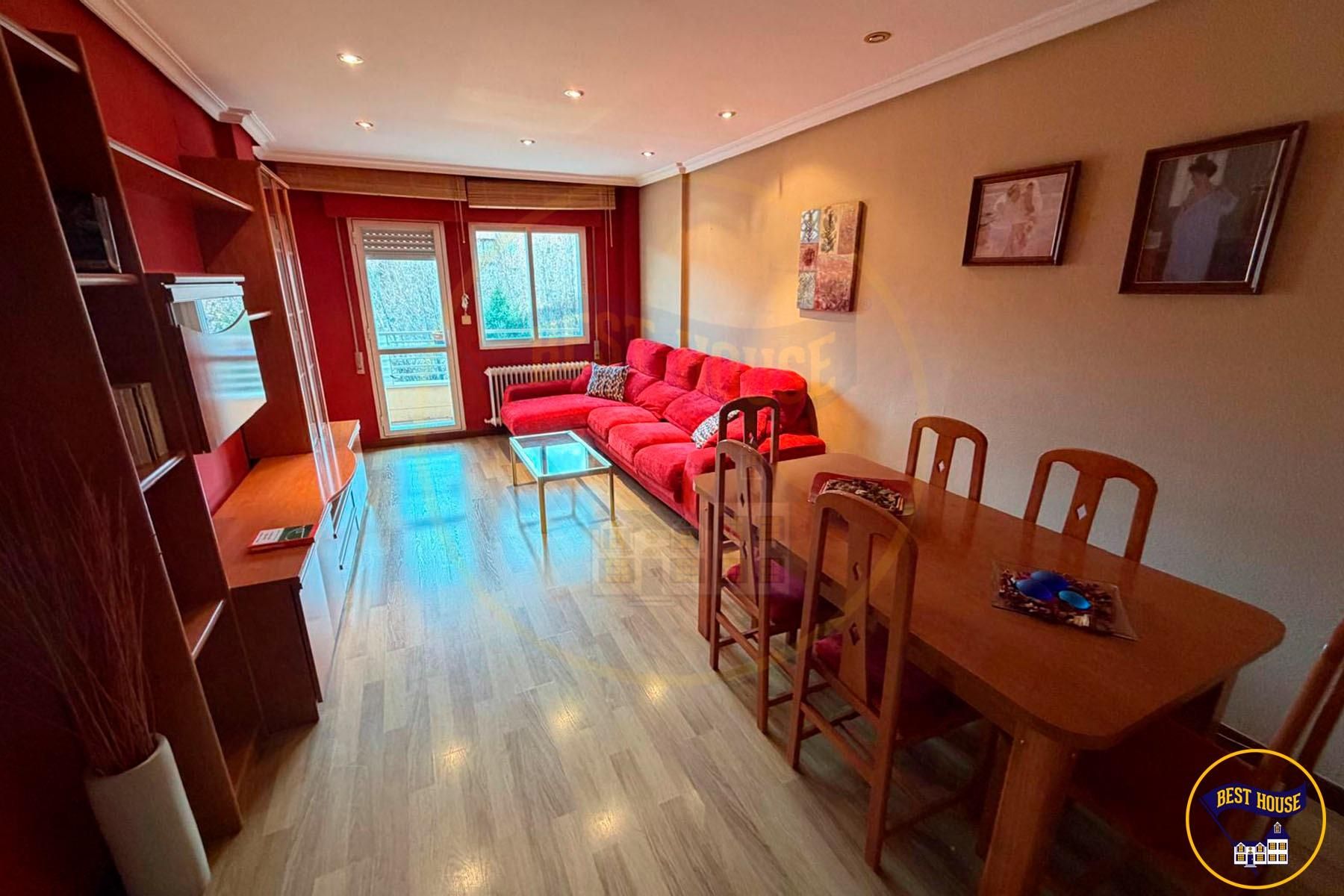 Vista exterior de Pis en venda en Cuenca Capital amb Terrassa i Traster