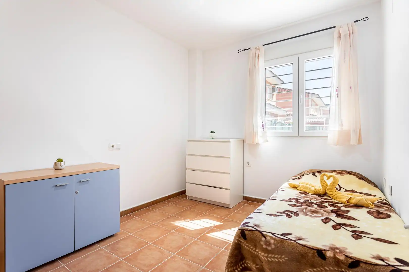 Habitación de Casa adosada en venta en Montserrat con Aire acondicionado, Jardín privado y Terraza