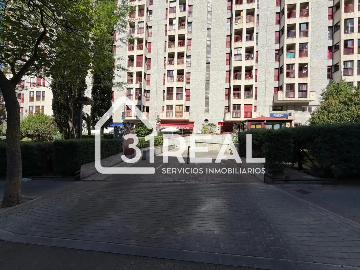 Vista exterior de Piso en venta en Madrid con Aire acondicionado, Calefacción y Jardín privado