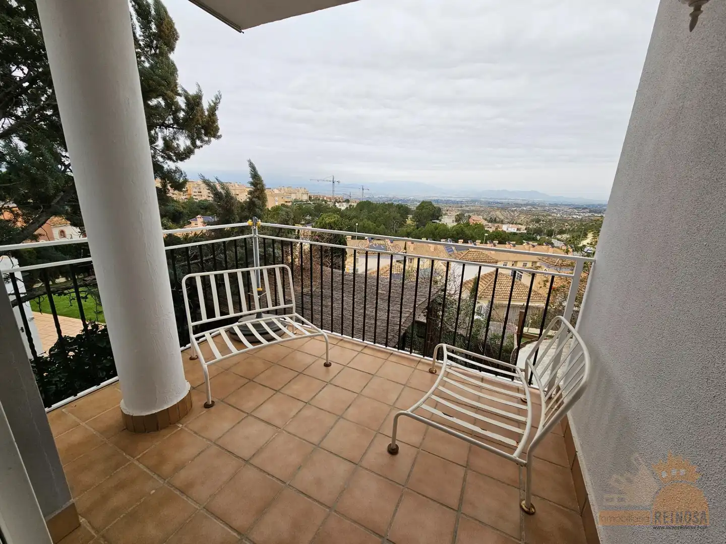 Terrasse von Einfamilien-Reihenhaus zum Verkauf in Molina de Segura mit Klimaanlage, Heizung und Privatgarten