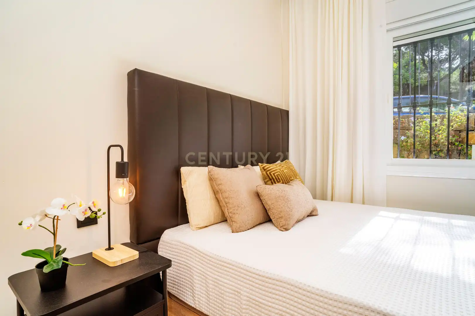 Schlafzimmer von Wohnungen zum Verkauf in Marbella mit Klimaanlage, Privatgarten und Ofen