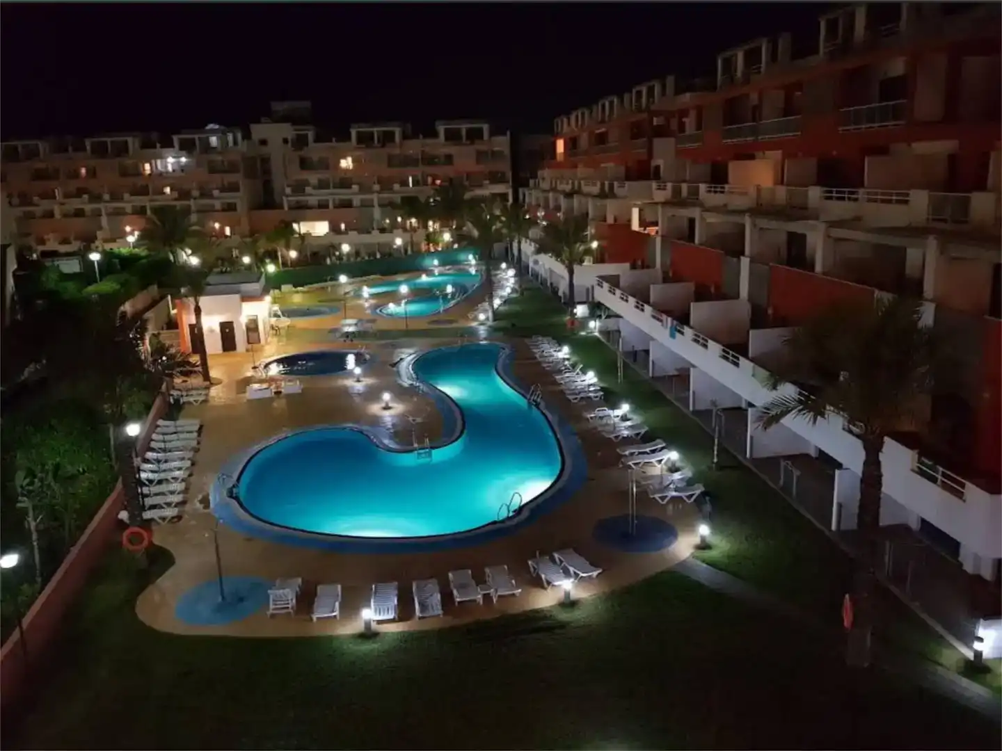 Piscina de Pis de lloguer en Vera amb Aire condicionat, Jardí privat i Piscina