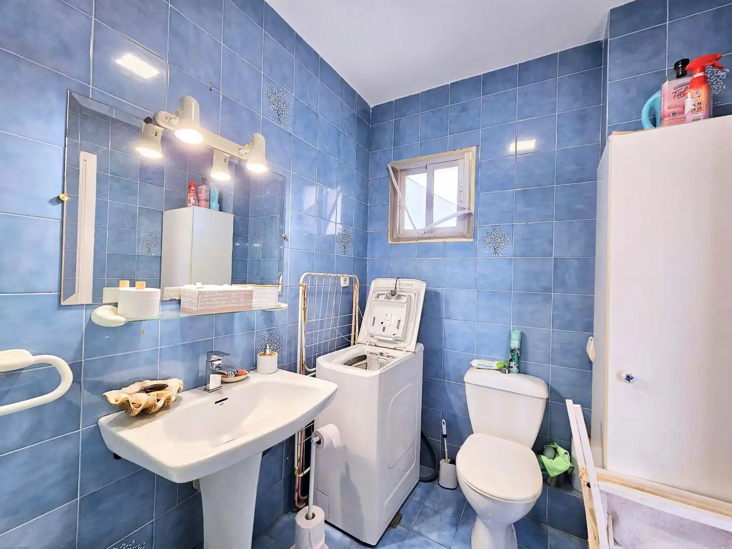 Bany de Apartament de lloguer en La Manga del Mar Menor amb Calefacció, Terrassa i Piscina comunitària