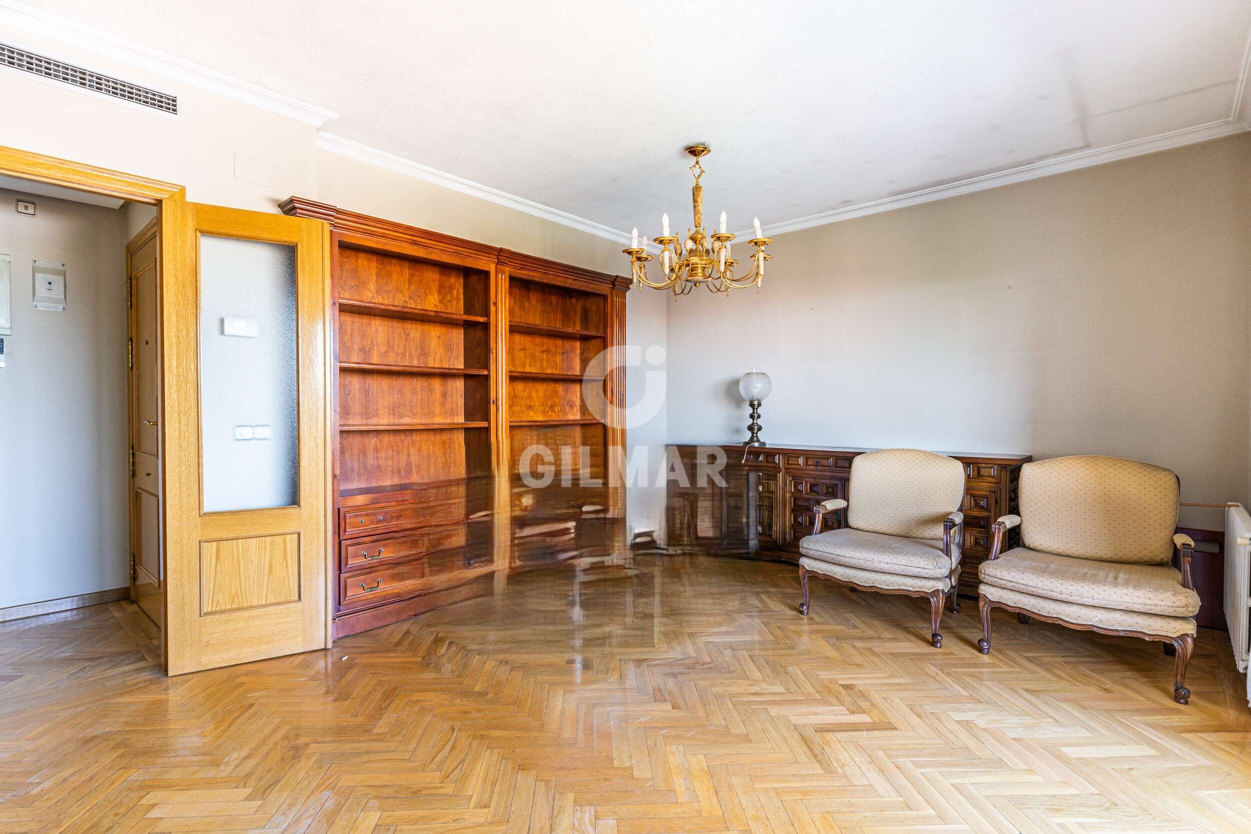 Living room of Flat for sale in Pozuelo de Alarcón  with Heating, Private garden and Storage room