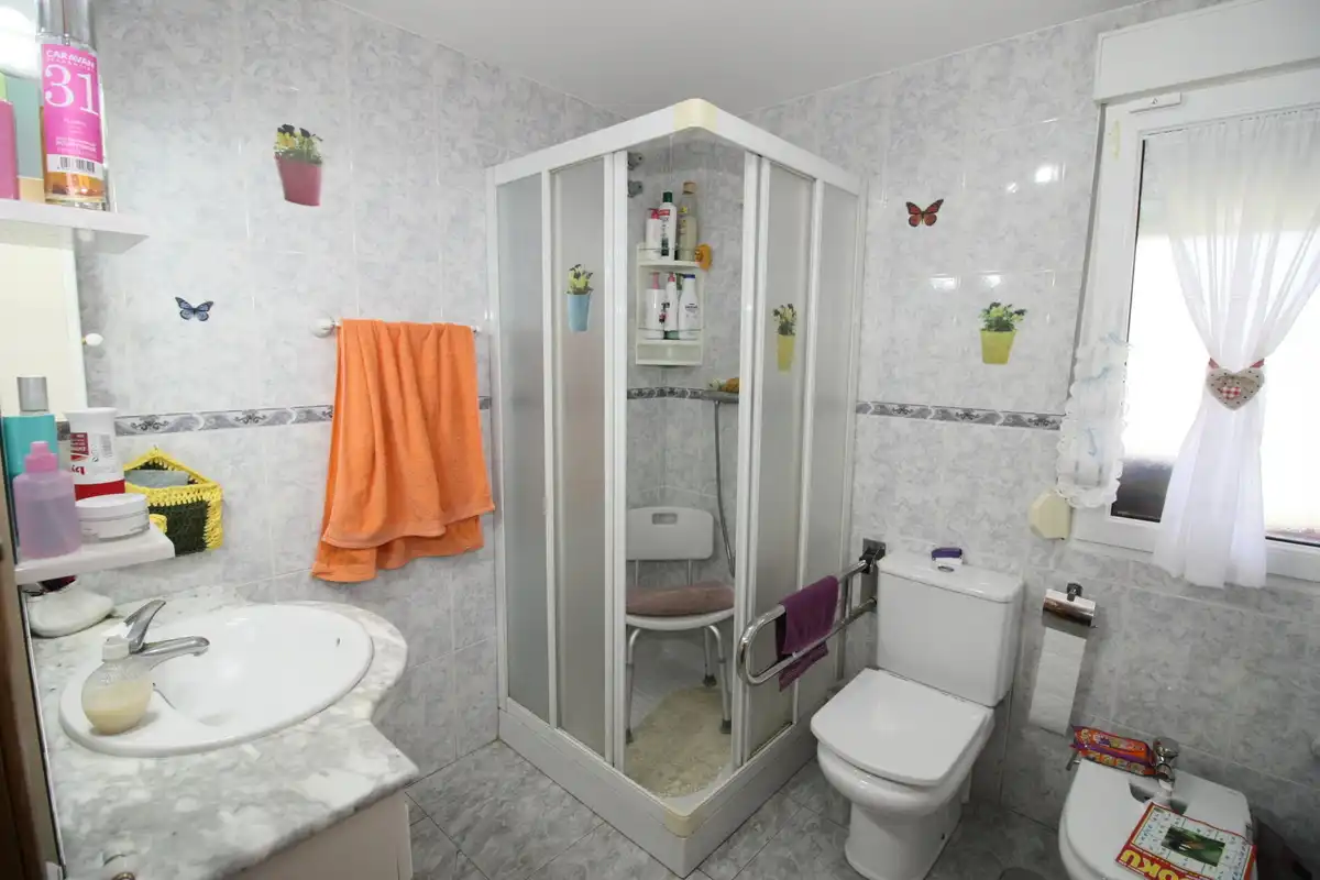 Baño de Casa o chalet en venta en Mombeltrán con Calefacción, Jardín privado y Terraza