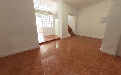 Casa adosada en venda en Sagunto / Sagunt amb Terrassa i Balcó