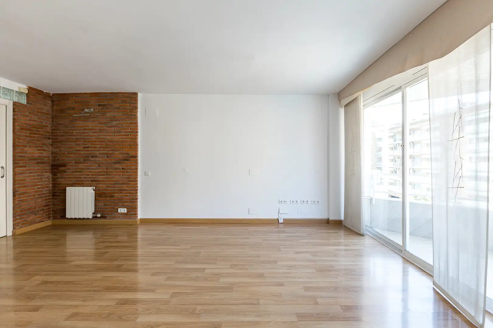Sala de estar de Piso en venta en Molins de Rei con Aire acondicionado, Calefacción y Parquet