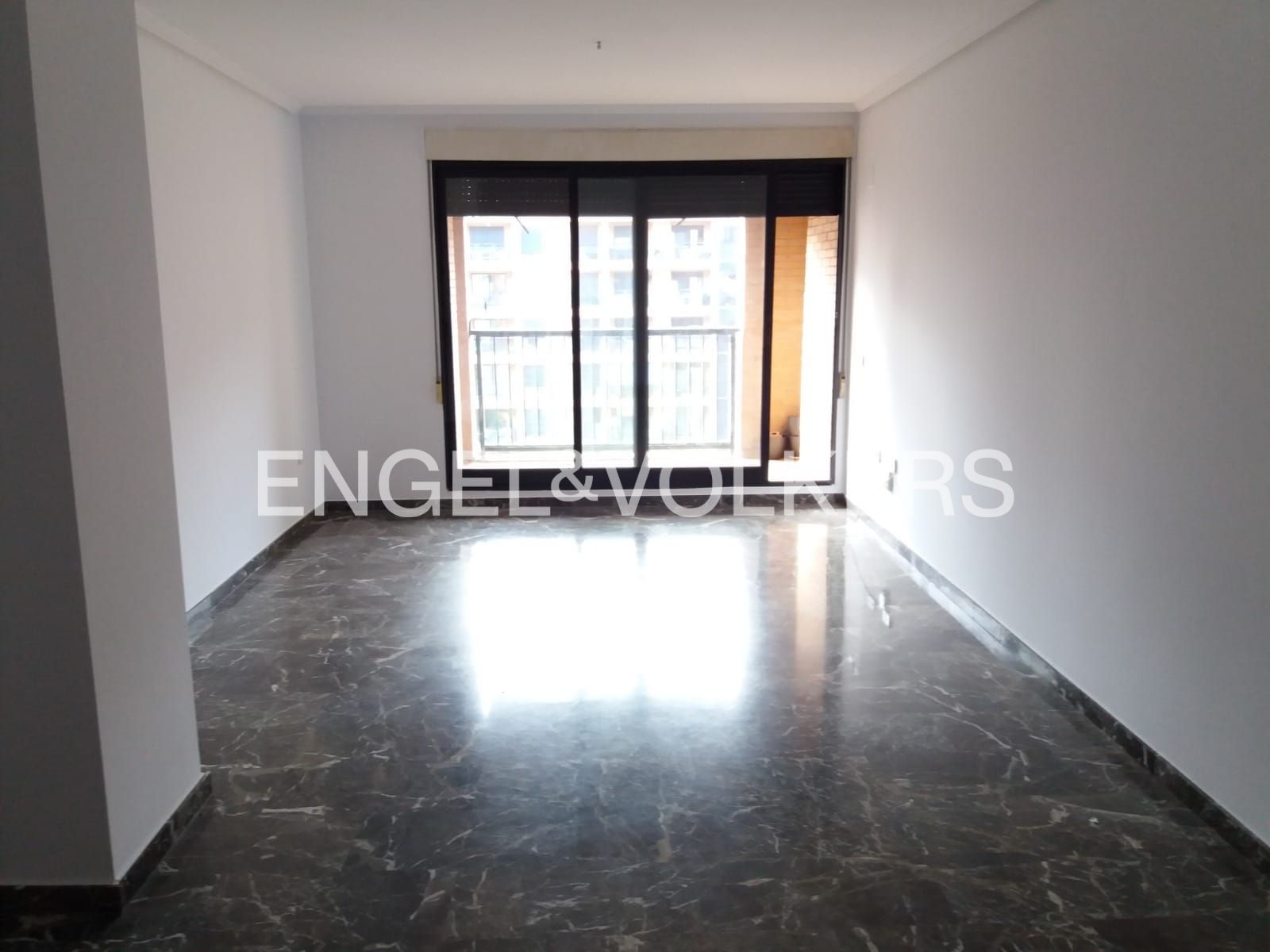 Apartament de lloguer en  Valencia Capital amb Aire condicionat, Calefacció i Terrassa