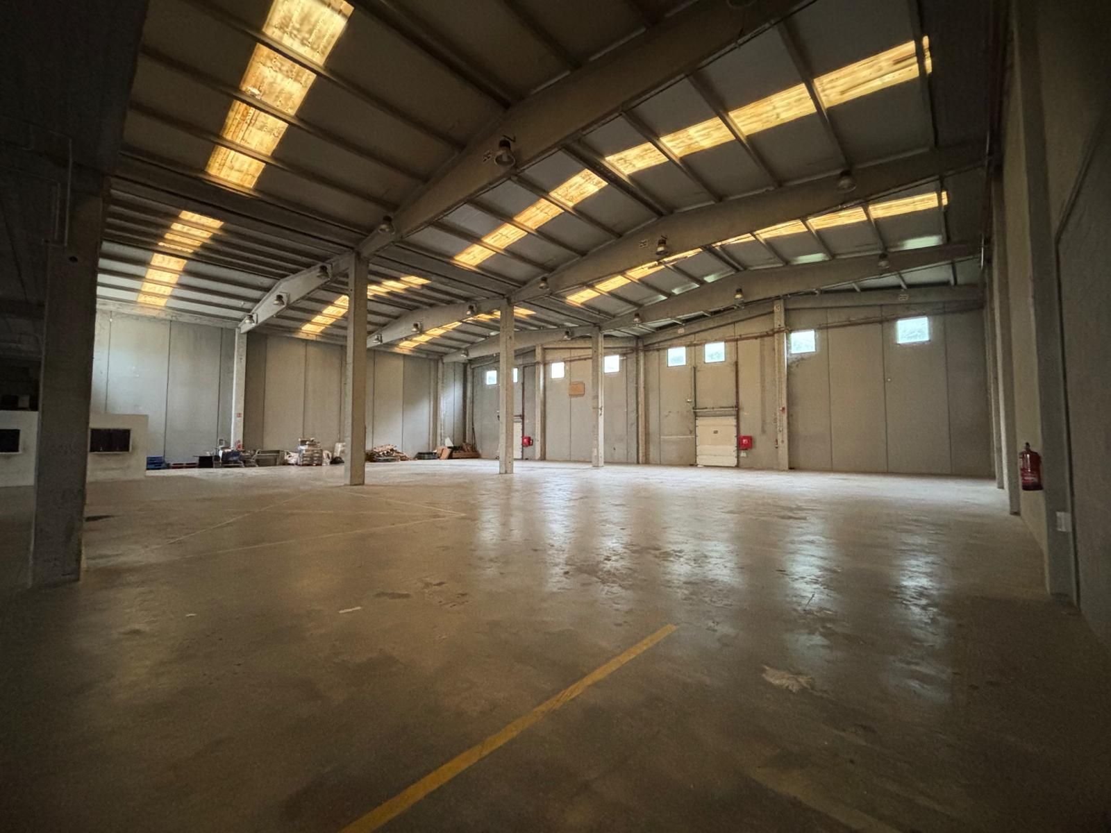 Industrial buildings to rent in Campllong