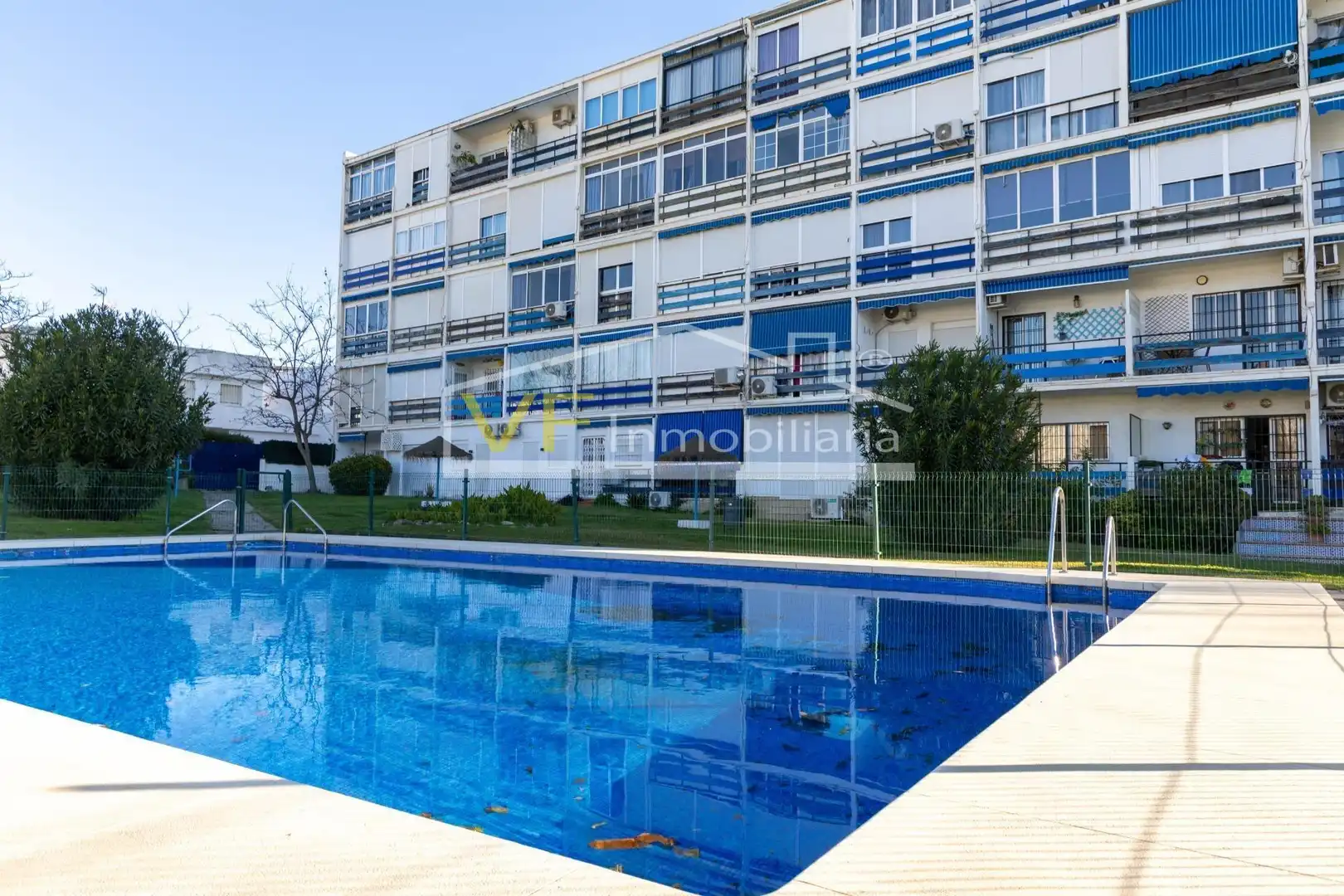 Piscina de Apartament en venda en Torremolinos amb Jardí privat, Terrassa i Piscina comunitària