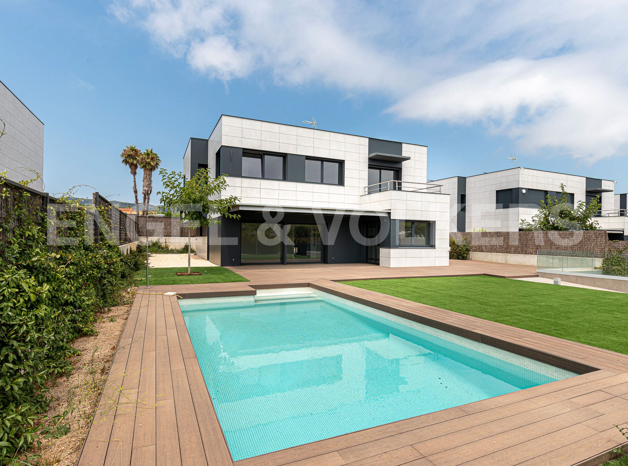 Exterior view of House or chalet for sale in Sant Andreu de Llavaneres  with Air Conditioner, Heating and Private garden